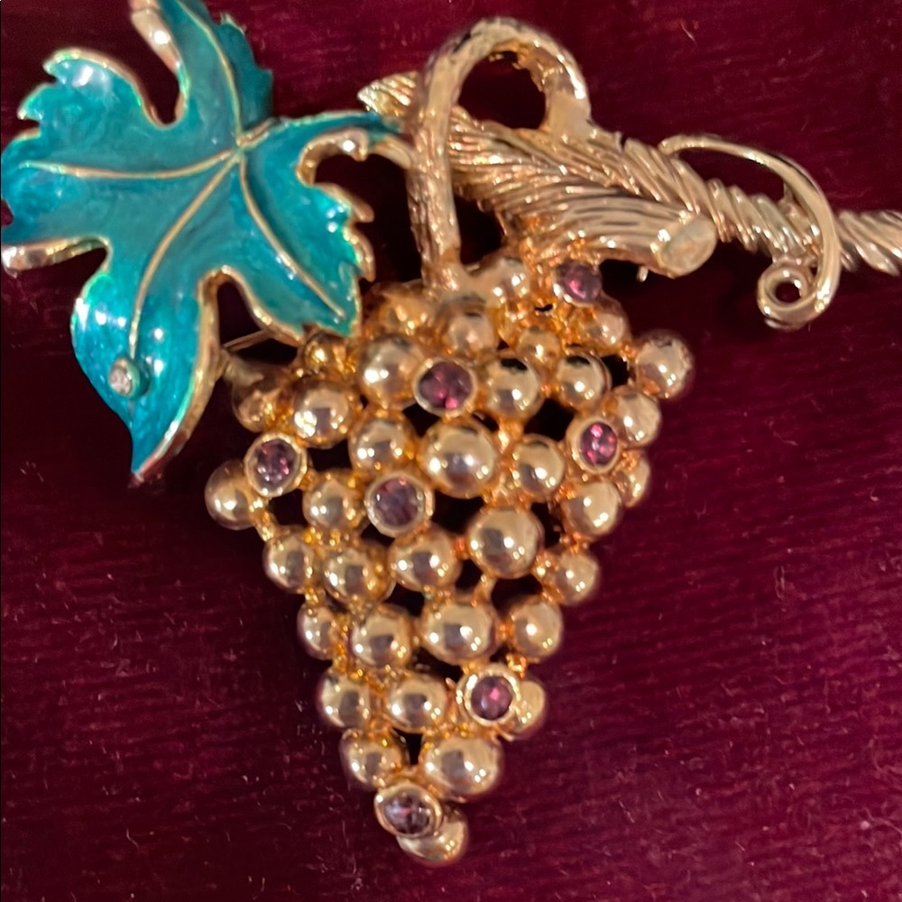 Lovely Gold & Teal with Purple Crystals Grapevine Brooch!